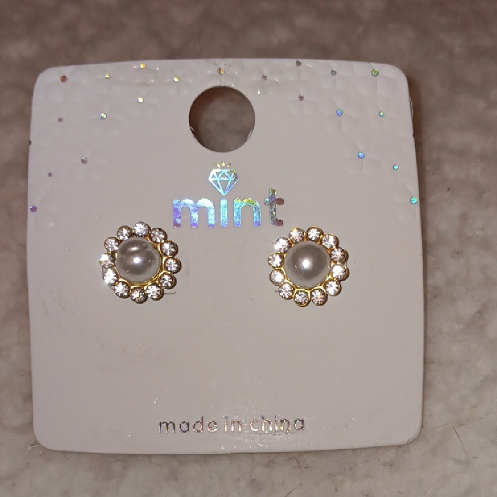 Mint Pearl and Crystal Stud Earrings